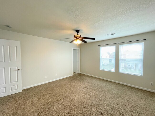 Building Photo - 3177 Lakeland Dr SW