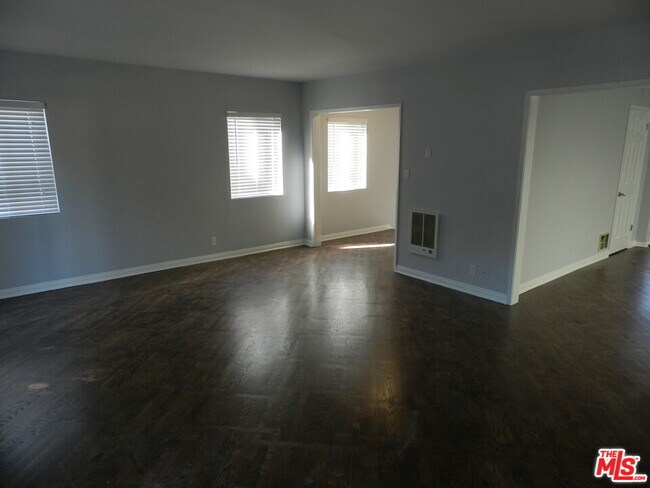 Building Photo - 2711 Arizona Ave