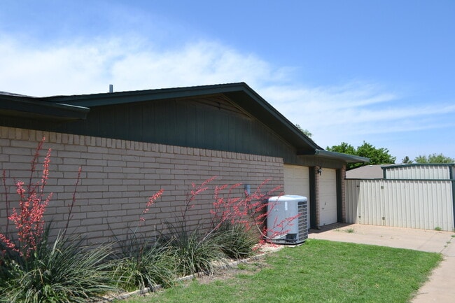 Building Photo - 5702 2nd Pl