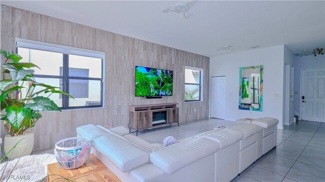 Building Photo - 5529 Aquila Ave