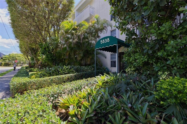 Building Photo - 5838 SW 74th Terrace
