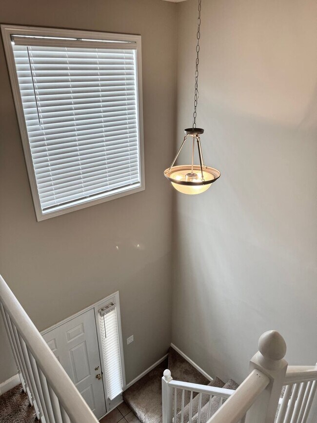 Building Photo - 128 N Springview Dr