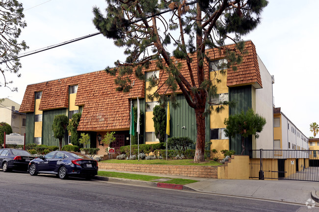 Primary Photo - Emerald Green Apartments