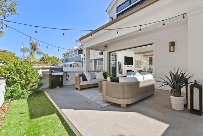 Building Photo - 715 F Ave