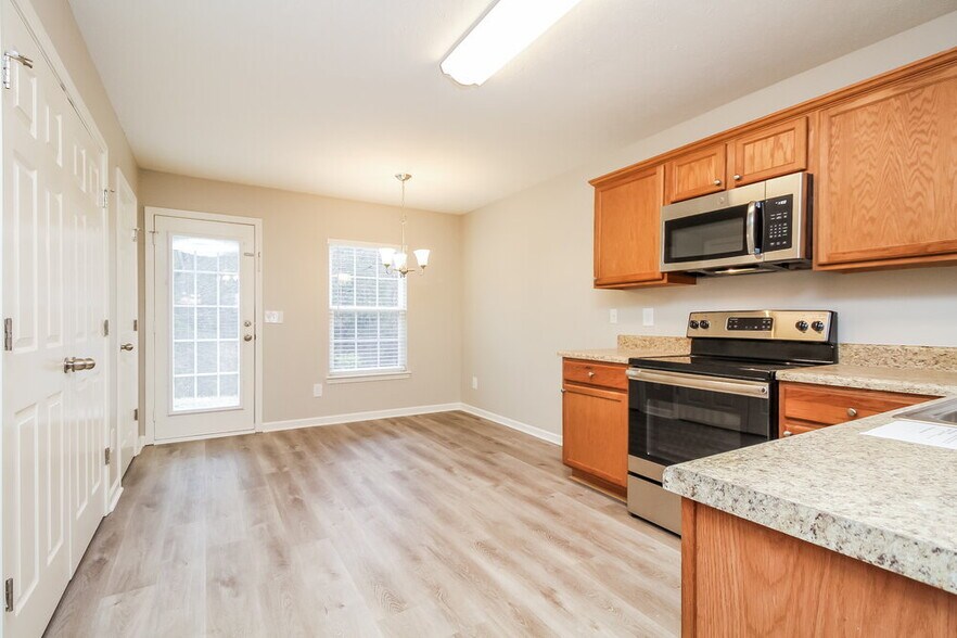 Building Photo - 913 Birchmill Point S