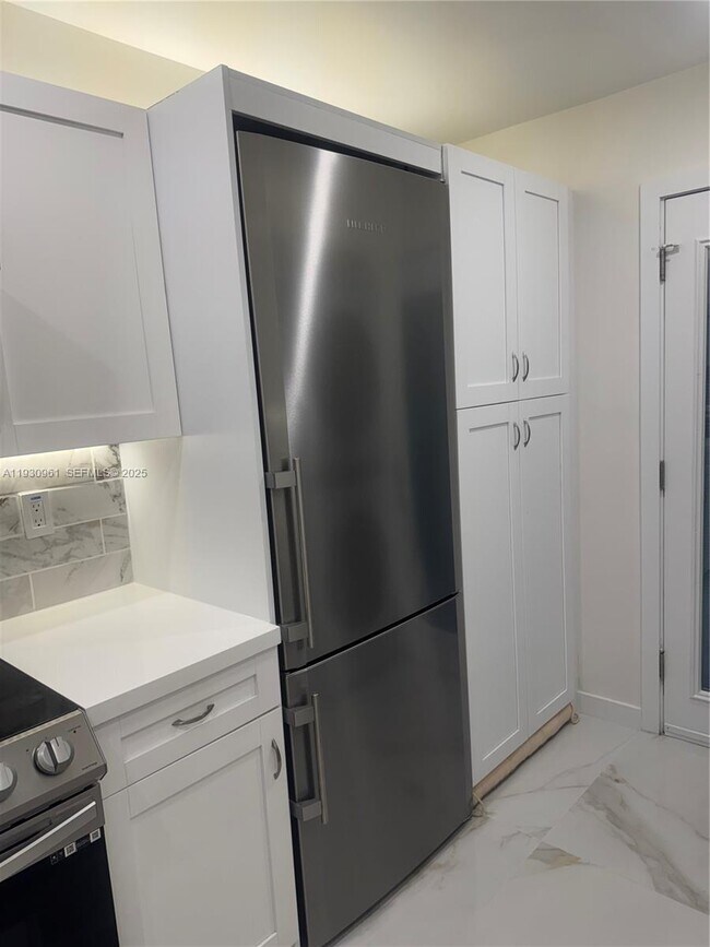 Building Photo - 3922 NE 166th St