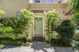 Building Photo - Upgraded 2-Bedroom in Gated Summit Community