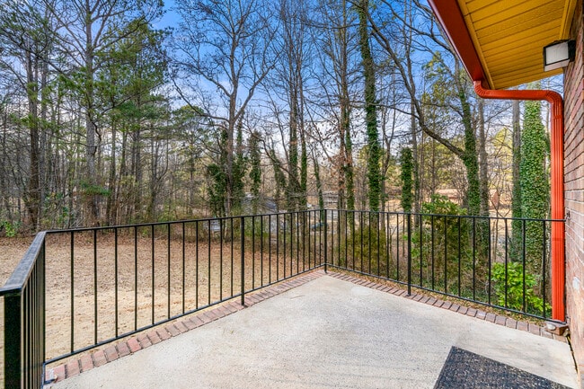 Building Photo - 131 McWhirter Pl