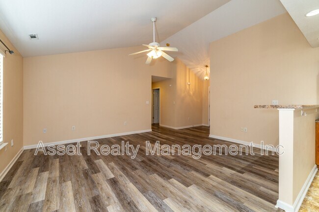 Building Photo - 801 Colonial Estates Way