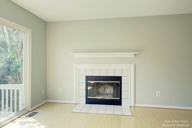 Building Photo - 3127 Dunwoodie Rd
