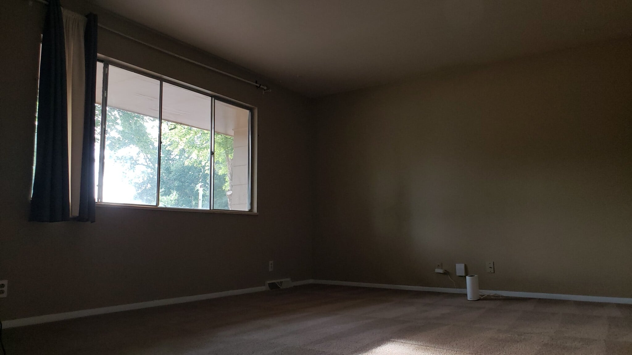 Building Photo - 1400 Brentwood Dr