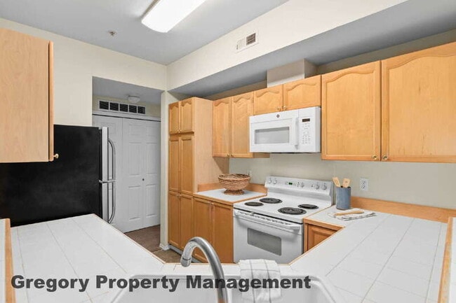 Building Photo - 12120 NE 172nd Pl