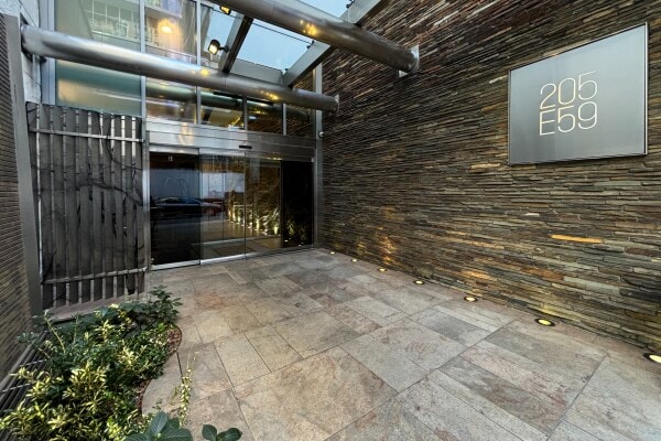 Building Photo - 205 E 59th St