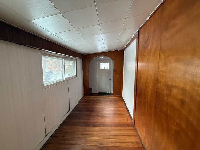 Building Photo - 1/2 OFF 1st MONTH'S RENT - Cozy Home w/ La...