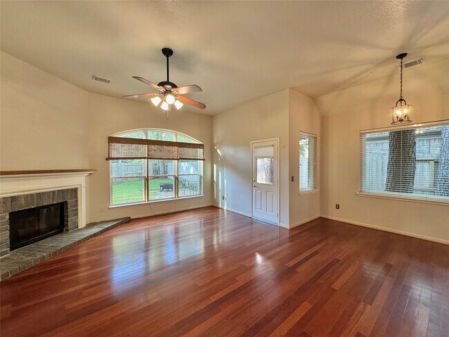 Building Photo - 42 Tranquil Glade Pl