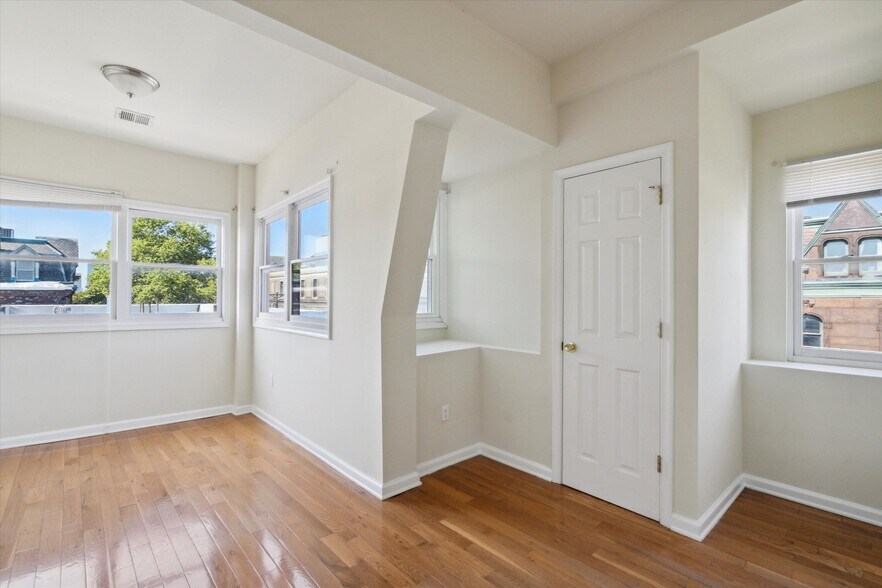 Building Photo - 1519 N 16th St