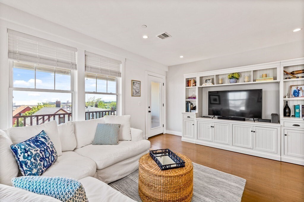 Building Photo - 241 Lexington St