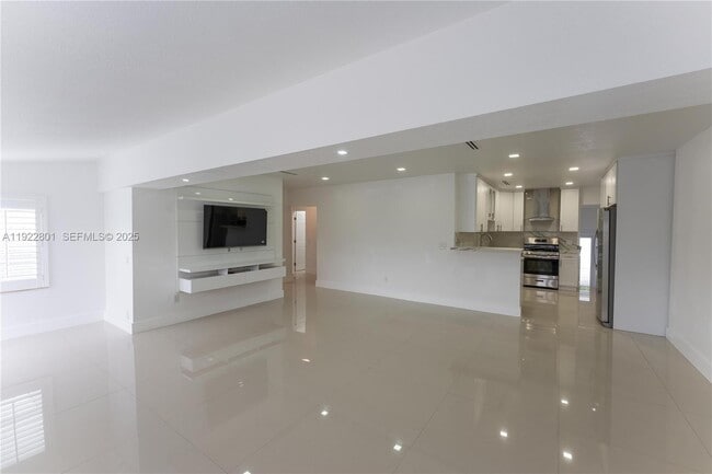 Building Photo - 230 E 56th St