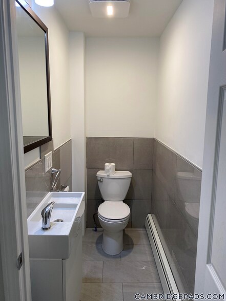 Building Photo - 254 Windsor St