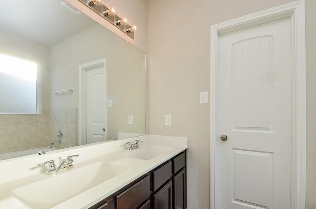 Building Photo - 3606 Giorgio Pastel Pl