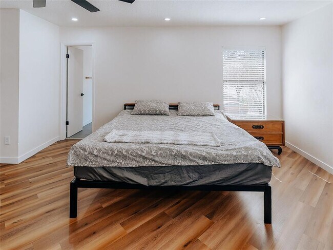 Building Photo - 2010 Carriage Club Dr