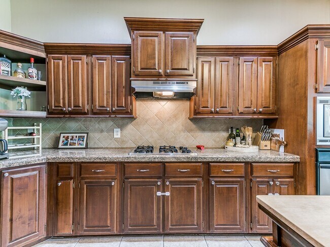 Building Photo - Large 4-Bedroom Home in Edmond Schools