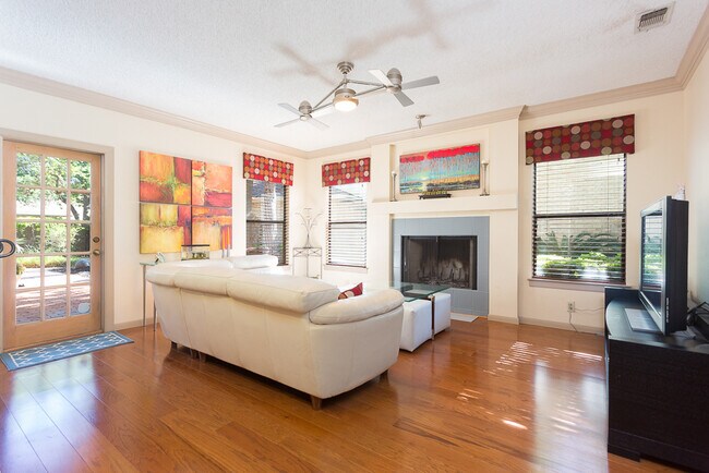 Building Photo - Beautiful 4 bedroom home in the Deerfield Subdivision