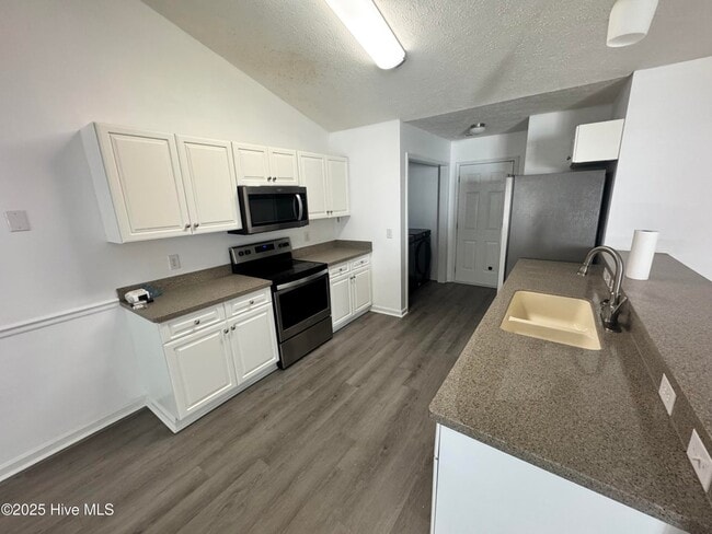 Building Photo - 103 Jasmine Ln