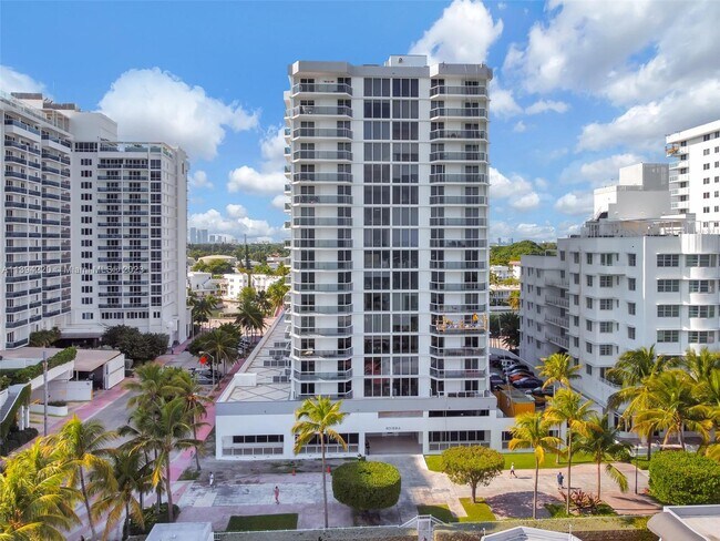 Primary Photo - 2401 Collins Ave