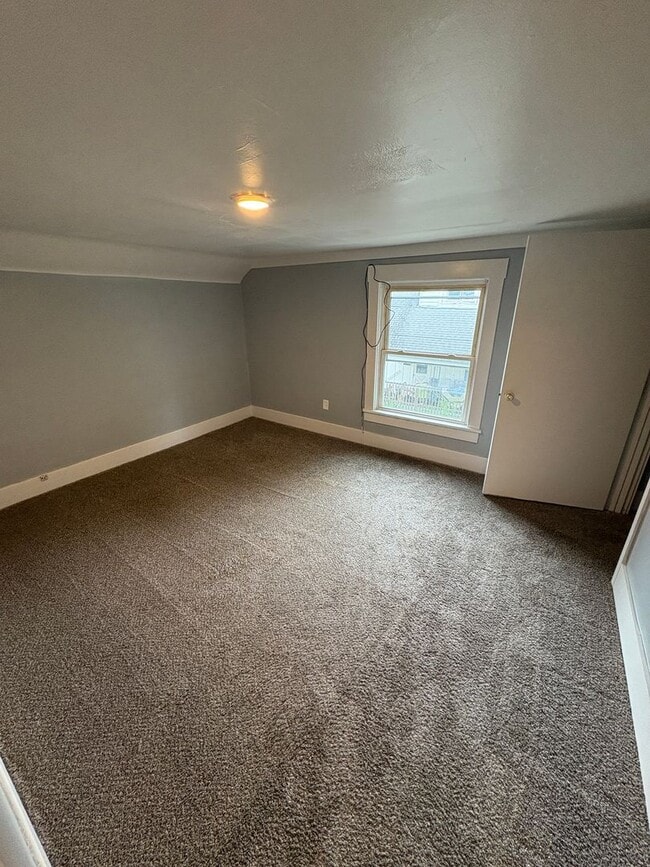 Building Photo - Newly renovated 2-bedroom, 1-bath home with modern updates and a low-maintenance yard.