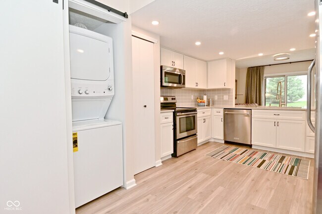 Building Photo - 9477 Aberdare Dr