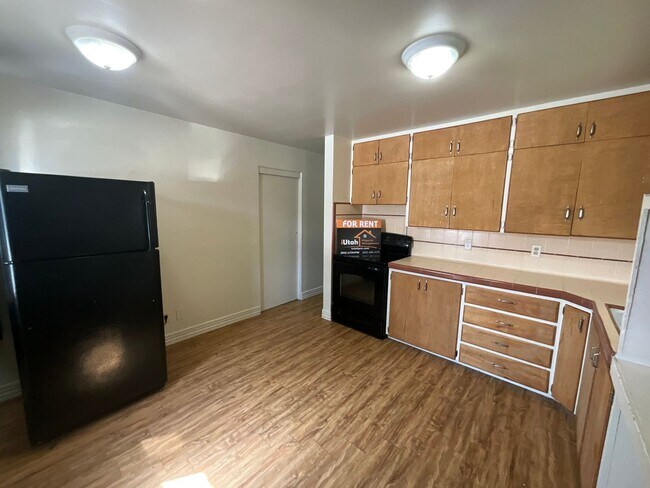 Building Photo - 484 38th St