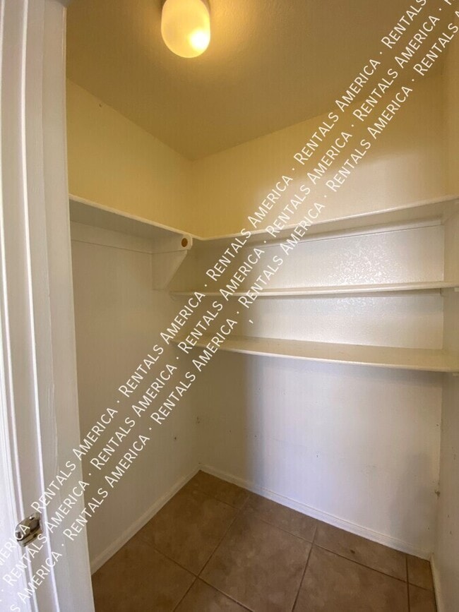 Building Photo - 1742 W Chardonnay Dr