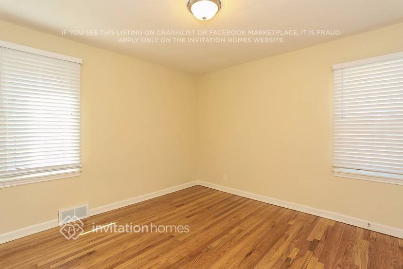 Building Photo - 9024 S Albany Ave