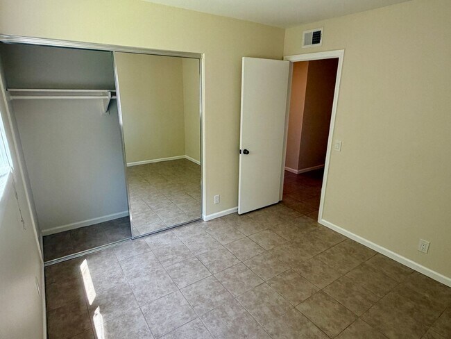 Building Photo - 10536 Perch Ave