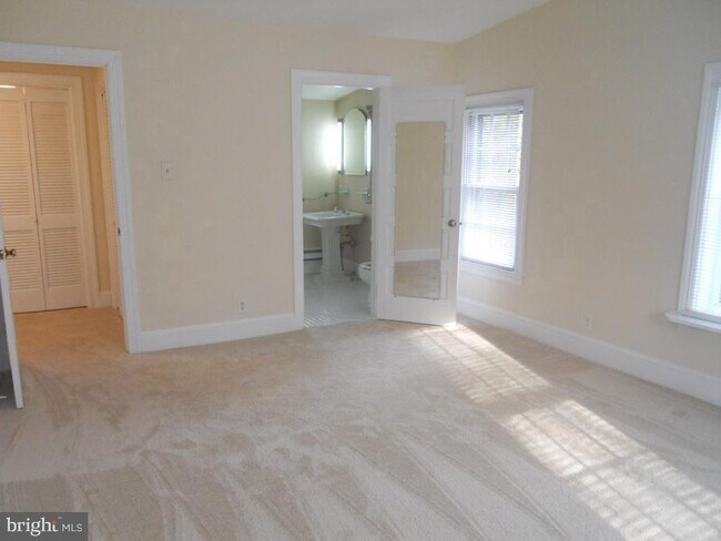 Building Photo - 1717 Circle Rd