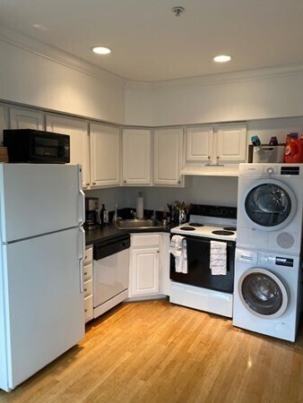 Building Photo - 570 Tremont St
