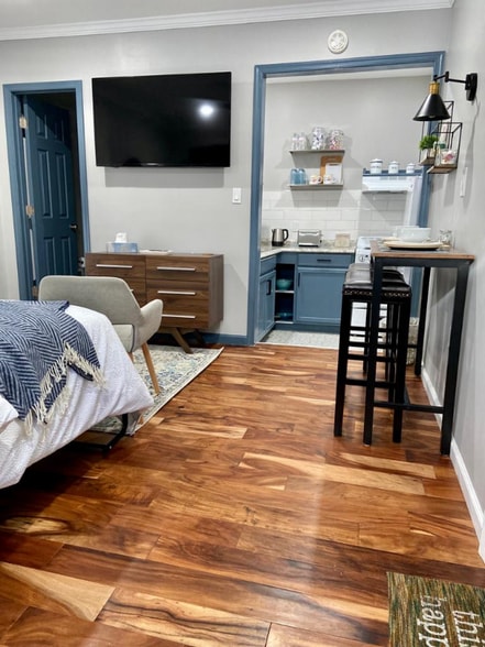 Building Photo - 102 Meadow Run Ln