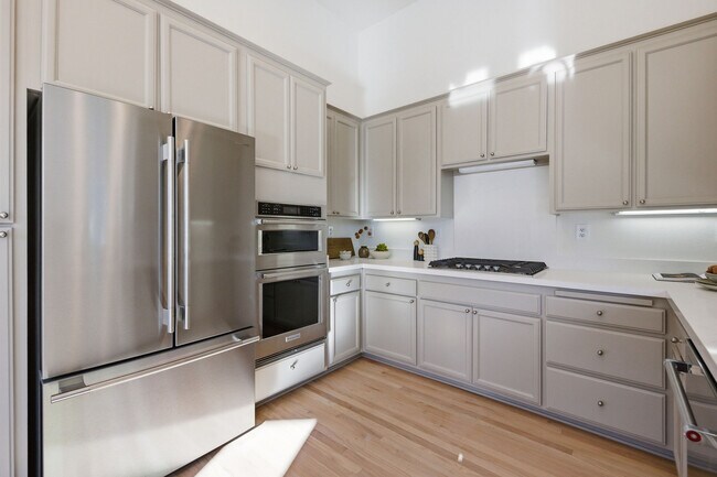 Building Photo - 15 Aaron Dr