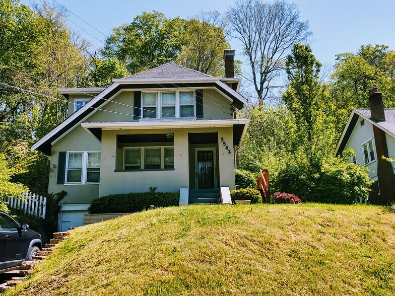 Primary Photo - 3542 Linwood Ave