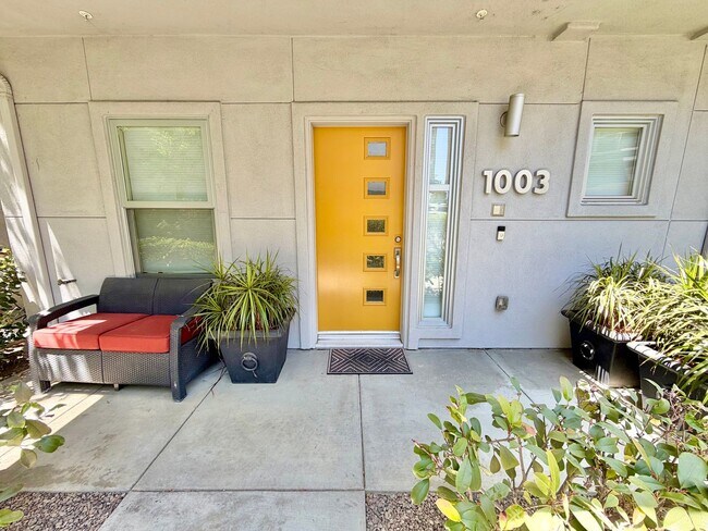 Building Photo - Furnished 3-BR/3-BA Townhouse w/ Giant Roof deck, 2-Car Garage, EV Hookup