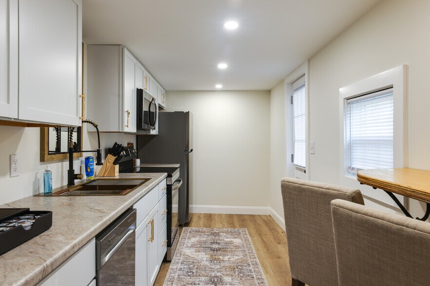 Building Photo - 2280 Grand Central Ave