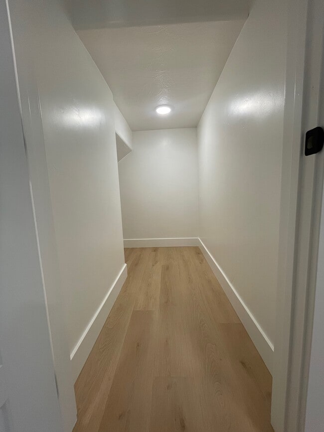 Building Photo - 296 E 250 N