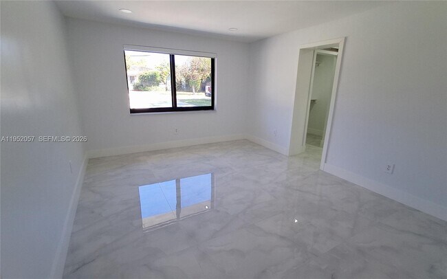 Building Photo - 216 Shadow Way