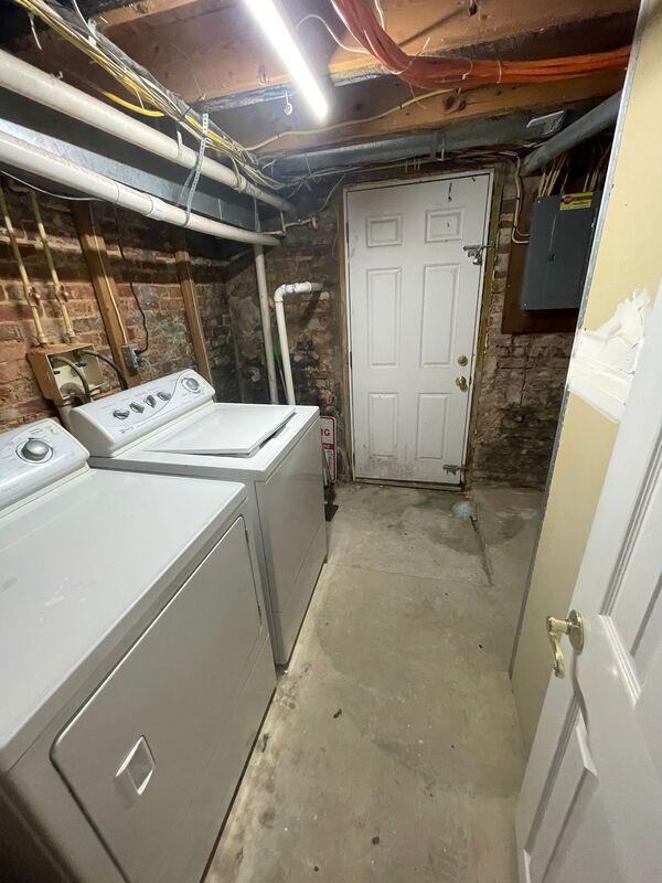 Building Photo - 111 N Rose St