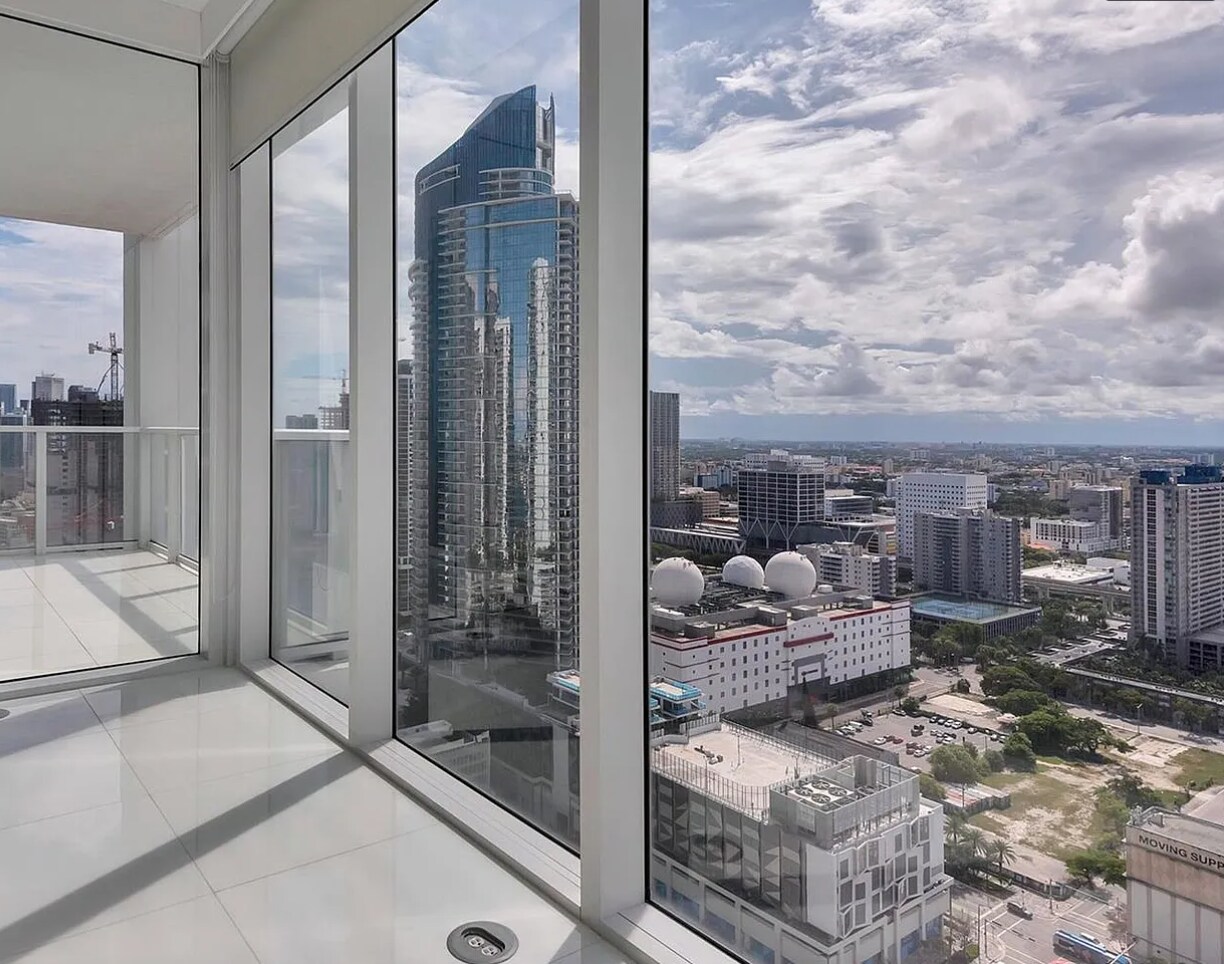 Building Photo - 1040 Biscayne Blvd