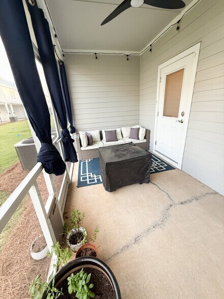 Building Photo - 436 Date Palm Ln