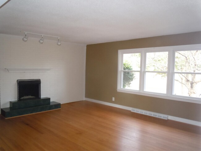 Building Photo - 4014 Avera Ave