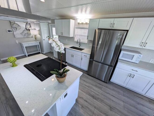 Building Photo - 79 N Meadow Dr