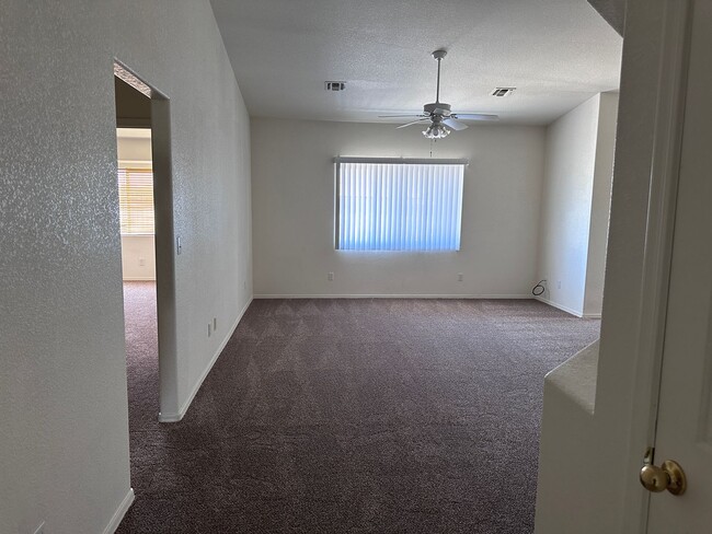 Building Photo - 2 BR 2Ba Home with YARD, Garage, close to Hwy 95 Fort Mohave